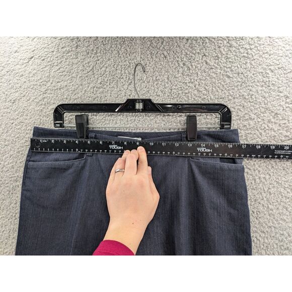 New York and Company Women's size 8 Average Stretch Bootcut Blue Jeans - Picture 10 of 12